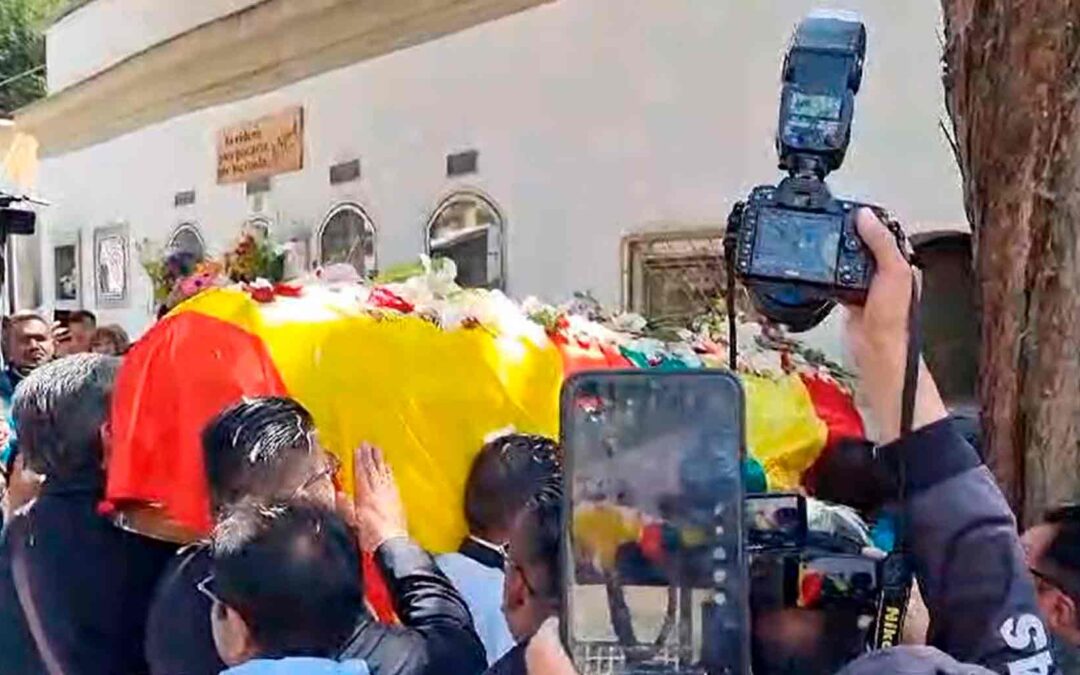 Familiares, periodistas y allegados le dieron el último adiós a Eduardo Pérez Iribarne