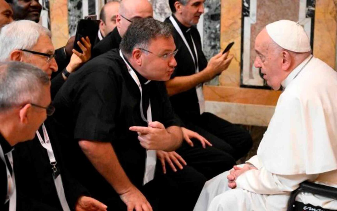 El Papa a religiosos: No descarten, acojan, cuenta la caridad, no los títulos