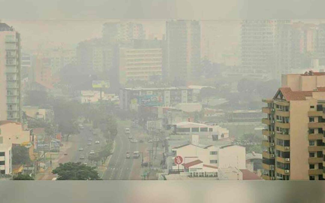 El humo de los incendios forestales ahoga a comunidades enteras en el oriente de Bolivia